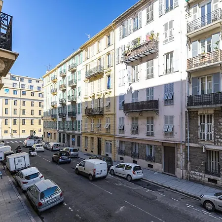 Cosy 2 Bdrs Near Garibaldi Square *